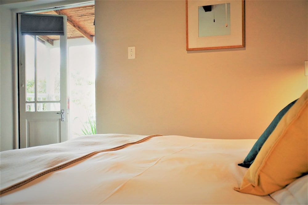 Comfort Room, 1 King Bed (luxury king with bath & shower )