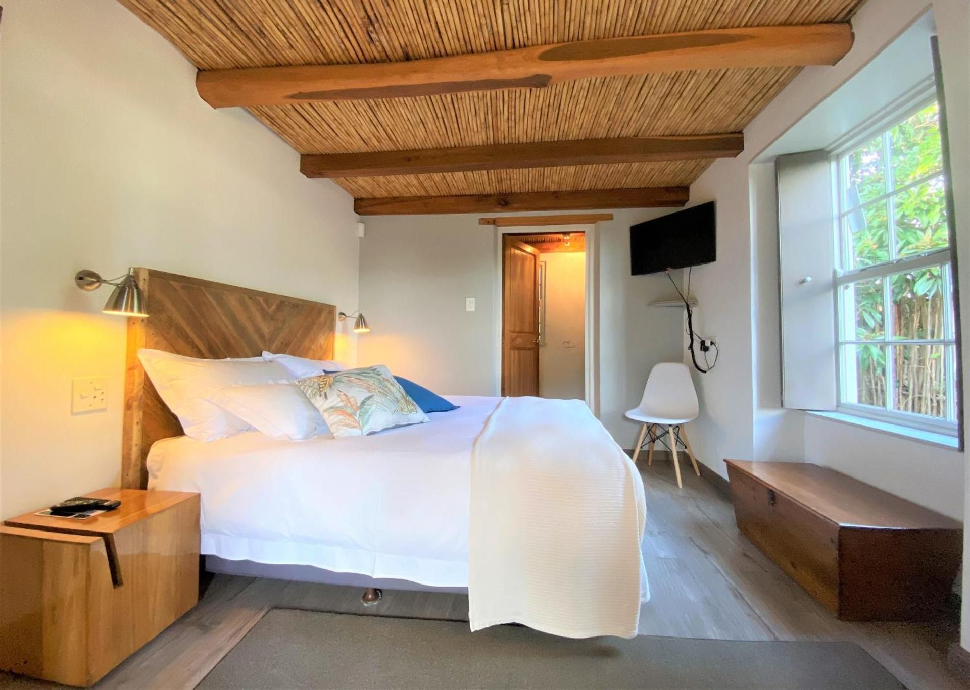 Standard Room (Queen)