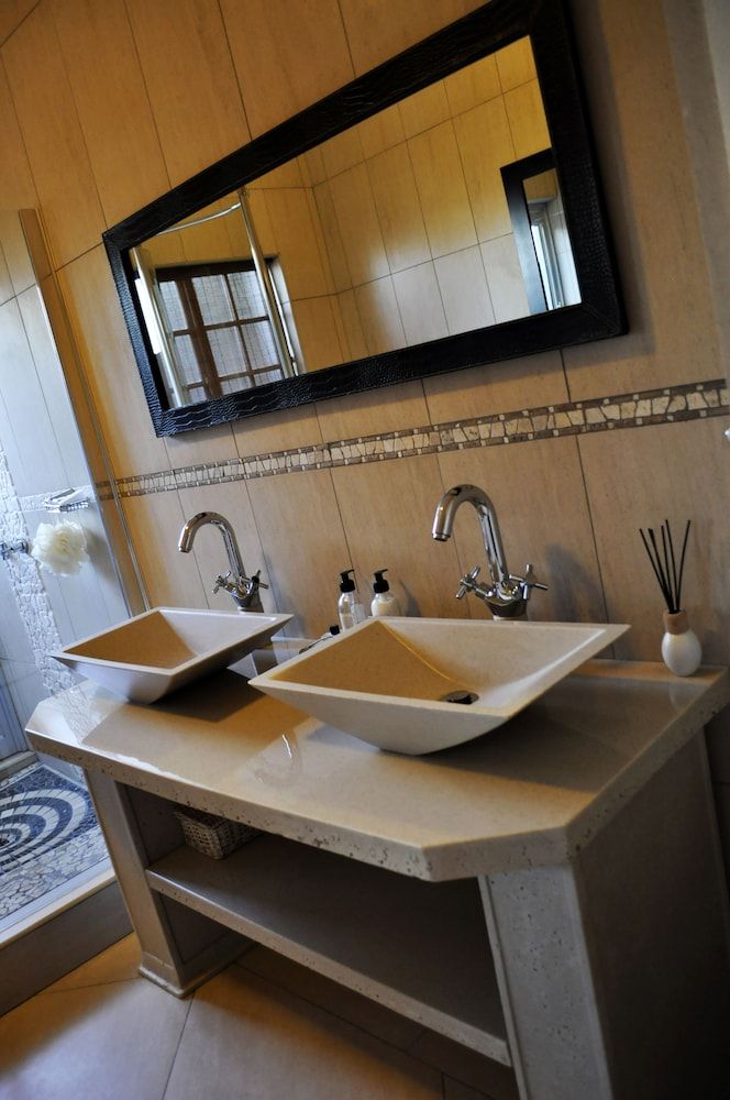 Waterfalls Boutique Hotel Honeymoon & Executive Room 10