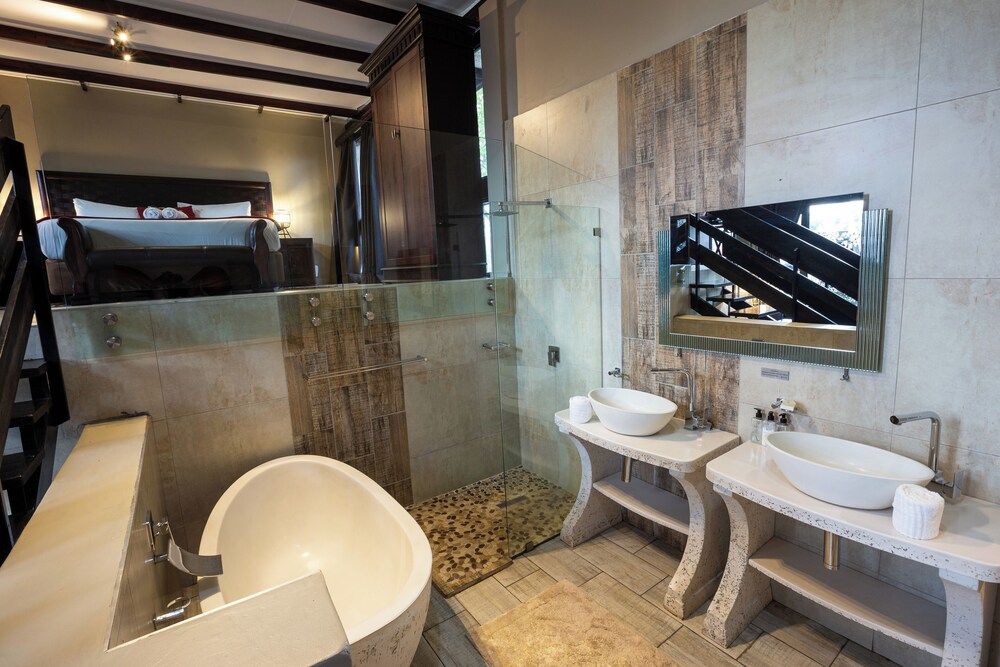 Waterfalls Boutique Hotel Honeymoon & Executive Room 9