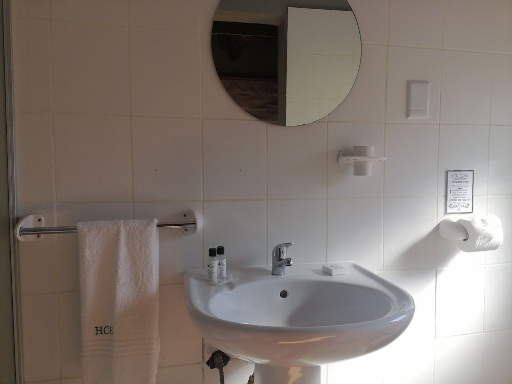 Hawklee Country House Standard Cabin, 1 King Bed, Balcony, River View (Guinea Fowl ) 7