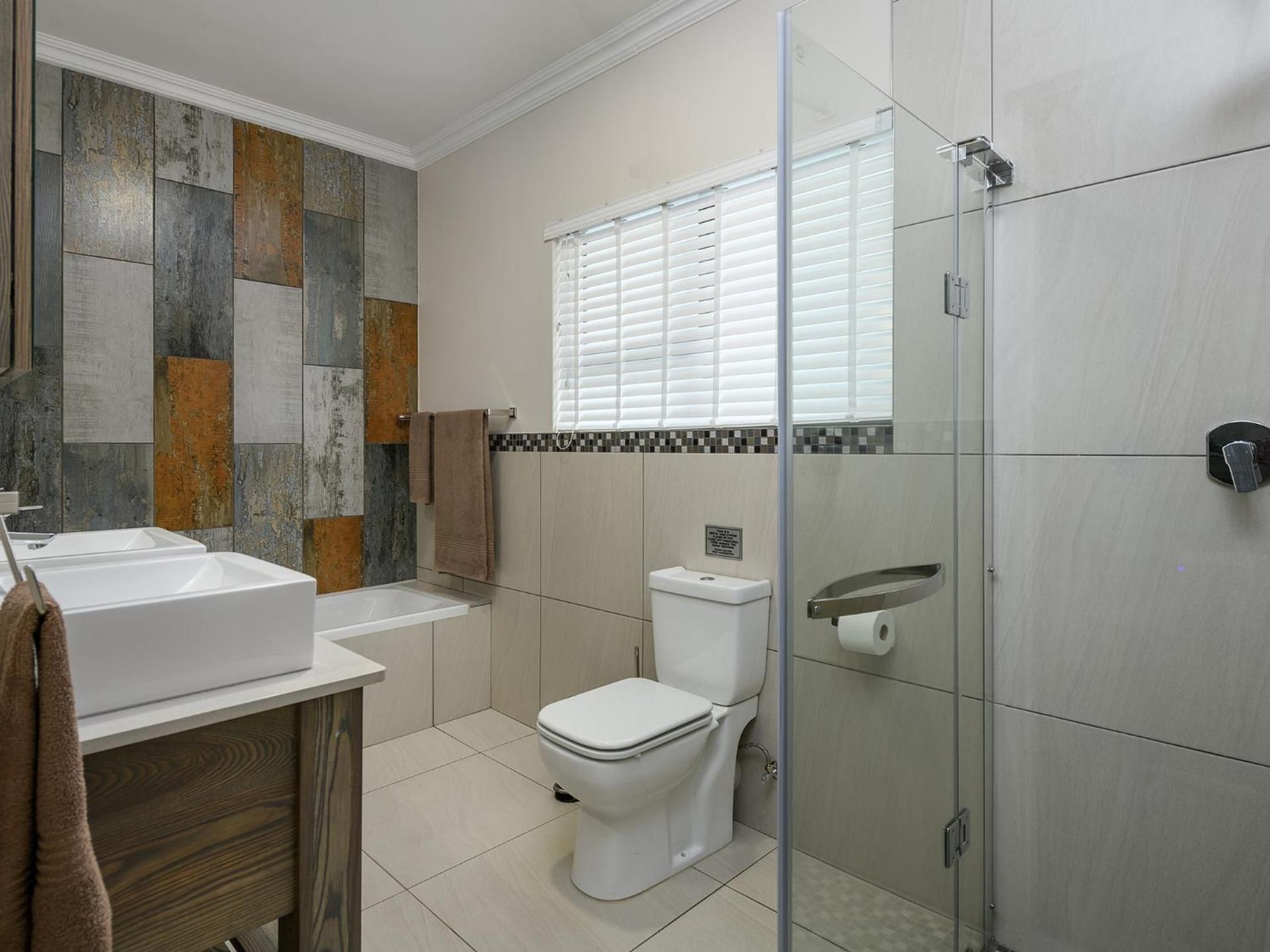 Three Bedroom Luxury Chalet with Splash Pool