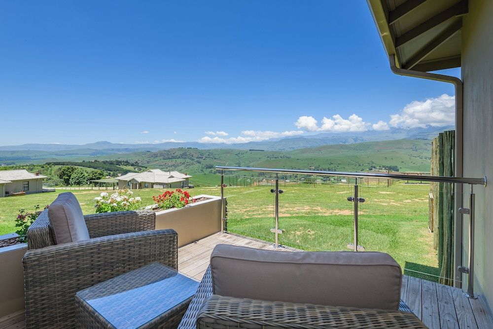 Cayley Mountain Resort Three Bedroom Chalet with Patio 6