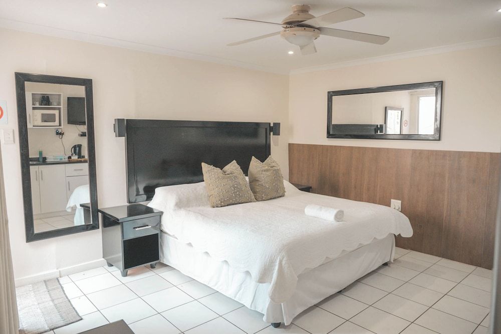 Beside Still Waters Boutique Hotel Luxury Double Room, 1 King Bed 3