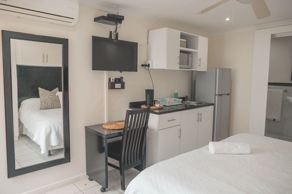 Beside Still Waters Boutique Hotel Luxury Double Room, 1 King Bed 2