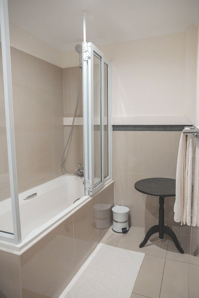 Beside Still Waters Boutique Hotel Luxury Double Room, 1 King Bed 5