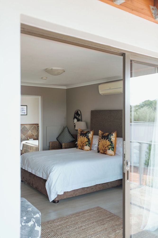 Double Room with En-Suite Bathroom / Room 3