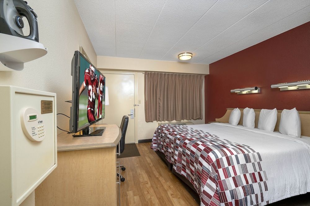 Standard Room, 1 King Bed (Smoke Free)