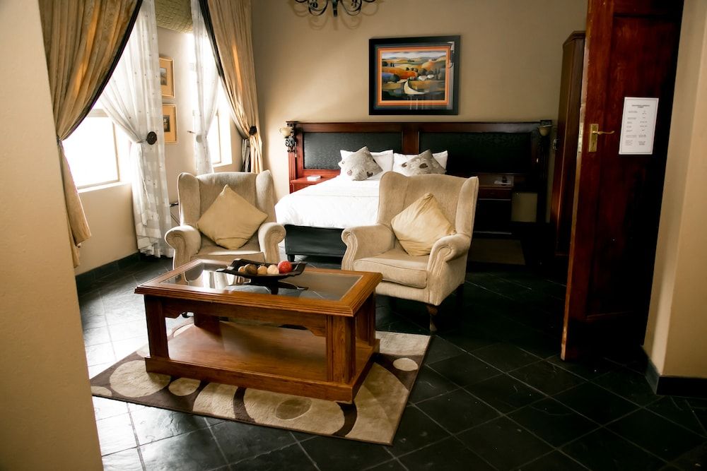 Goldfields Lodge and Conference Centre Honeymoon Suite 4