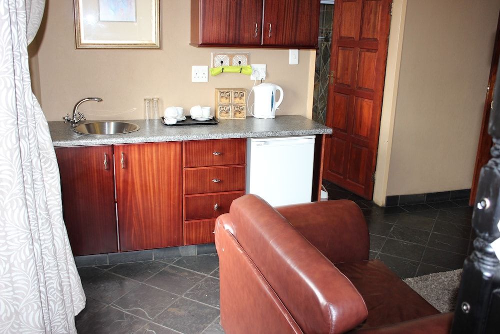 Goldfields Lodge and Conference Centre Family Room 4