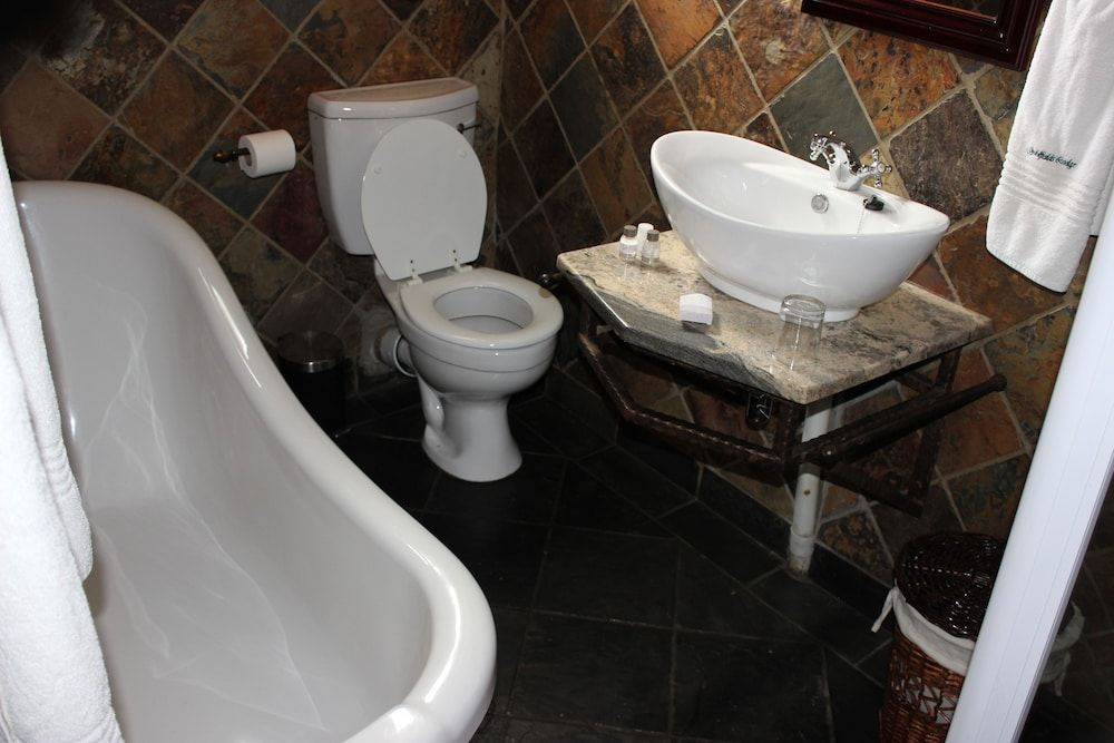 Goldfields Lodge and Conference Centre Honeymoon Suite 3