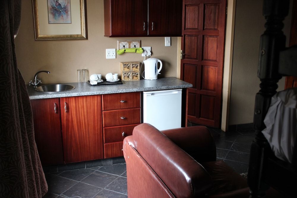 Goldfields Lodge and Conference Centre Family Room 5