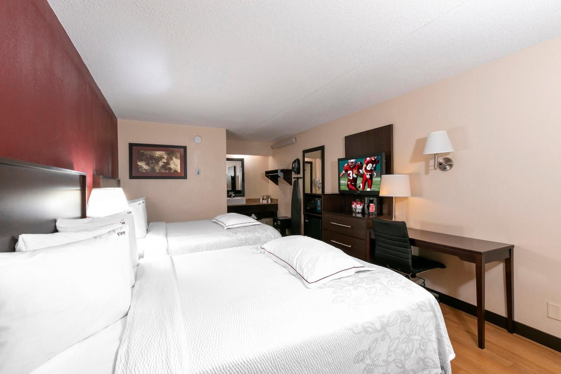 Premium 2 Full Beds Smoke Free (Upgraded Bedding & Snack)