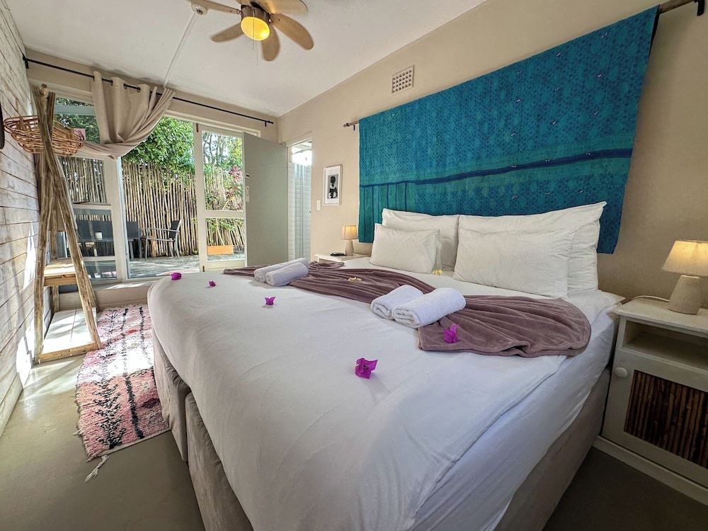 undefined THE BIG Luxury Backpackers 8