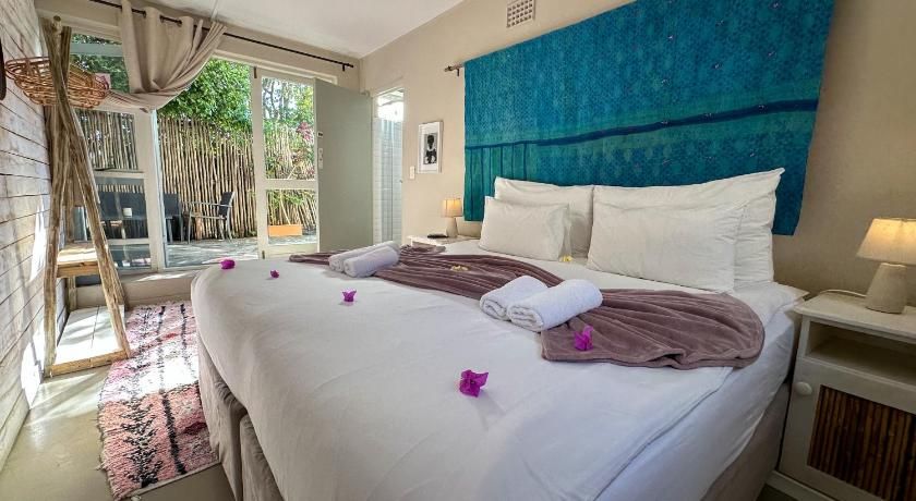 undefined THE BIG Luxury Backpackers 7
