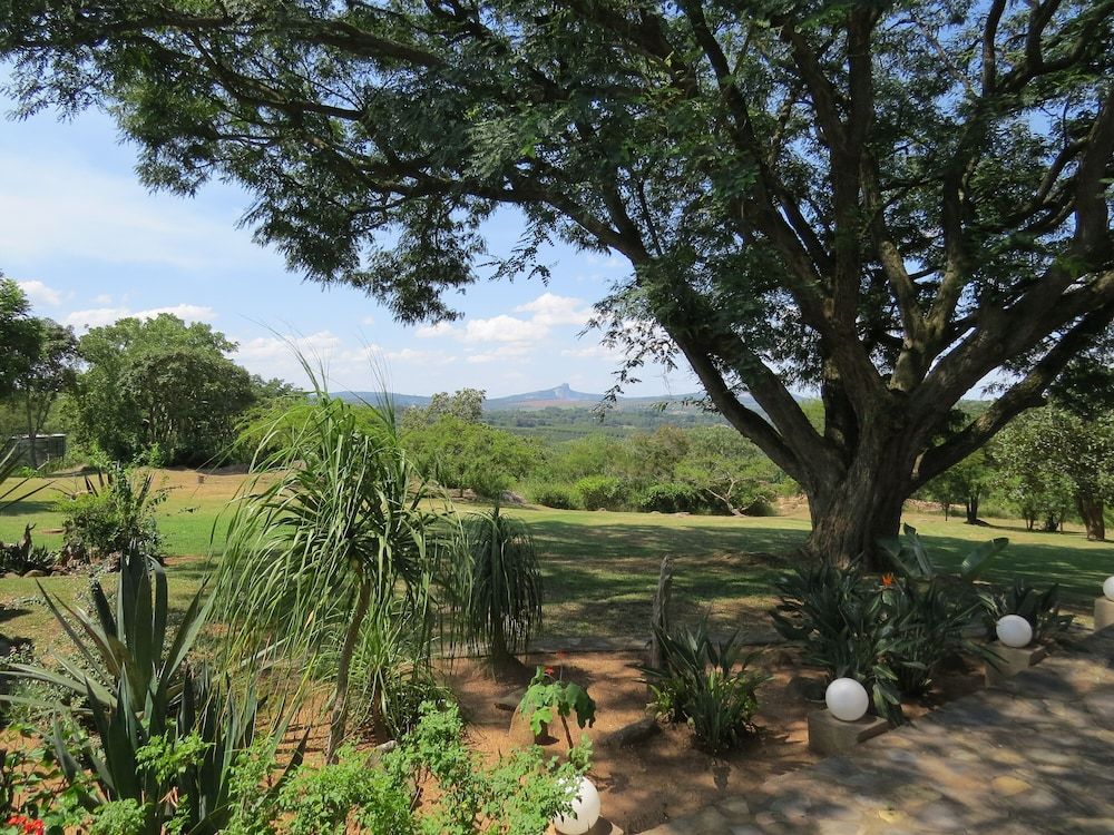 White House Lodge Standard Twin Room 5