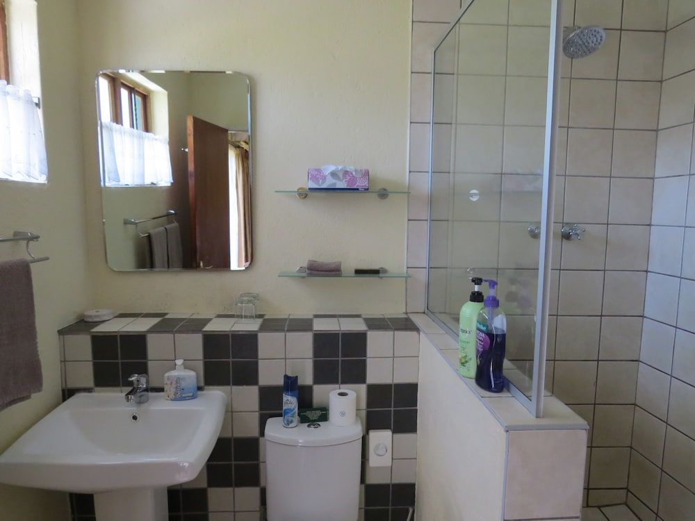 White House Lodge Standard Twin Room 10