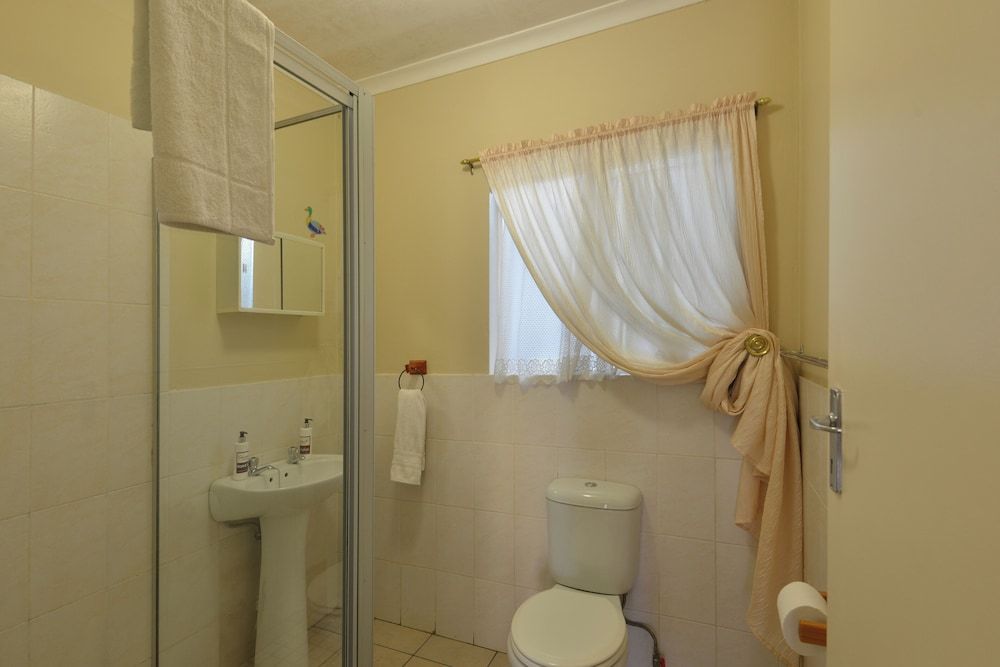 Sunrock Guesthouse Queen Room 9