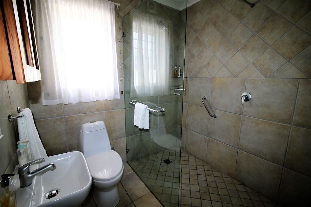 Baywatch Villa Guest House and Self Catering Accommodation The Sea Urchin Room - Guest House ( 6