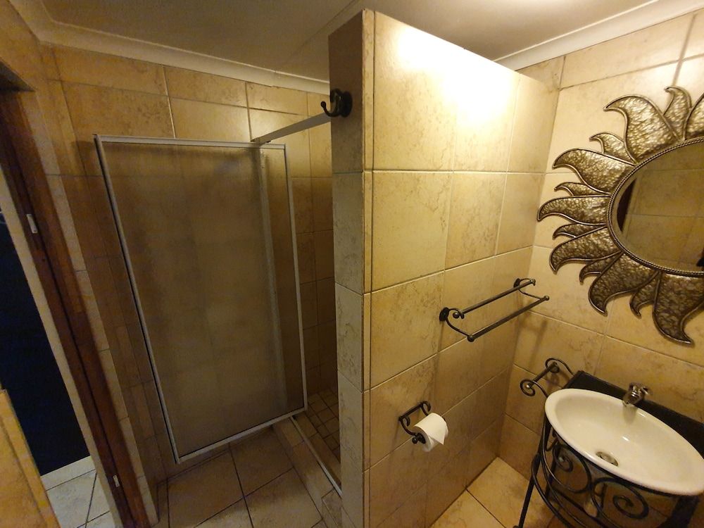 7th Street Guesthouse Luxury Double Room 13