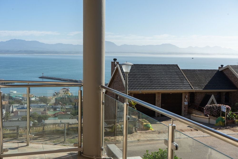 Bar T Nique Guest House Double Room 4