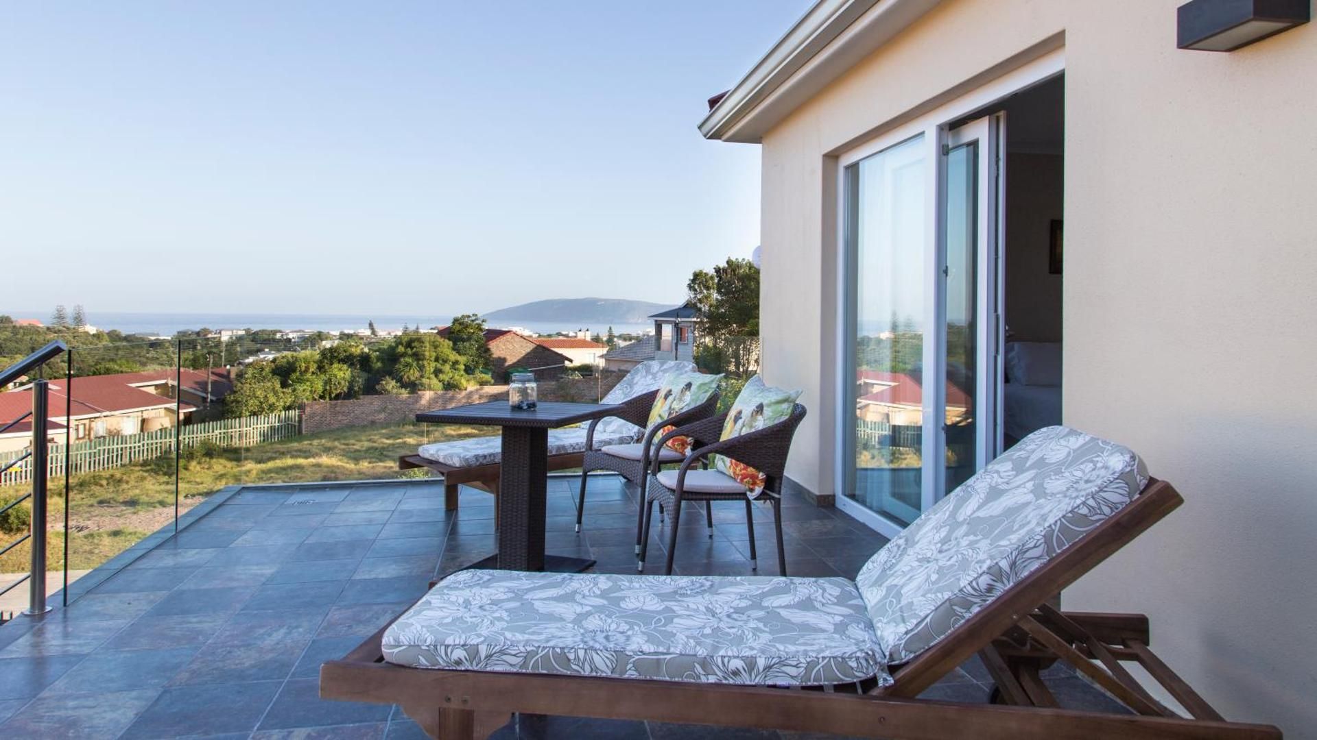 Large Triple Room with Sea View (Elephant Suite)