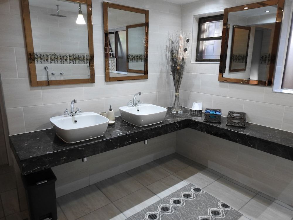 Dungbeetle River Lodge Family Suite, 2 Bedrooms 5