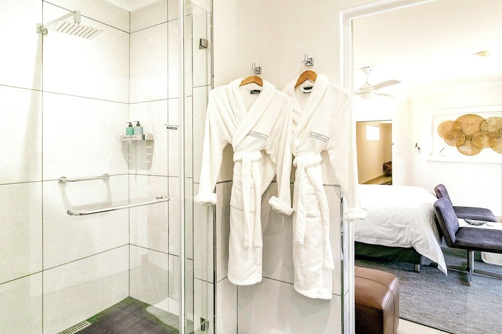 Villa Afrikana Guest Suites Owner's Suite 6