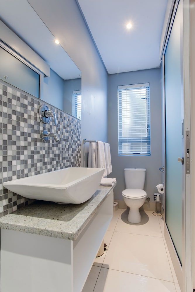 The One 8 Hotel Budget Small Double Room - Ground Floor 3