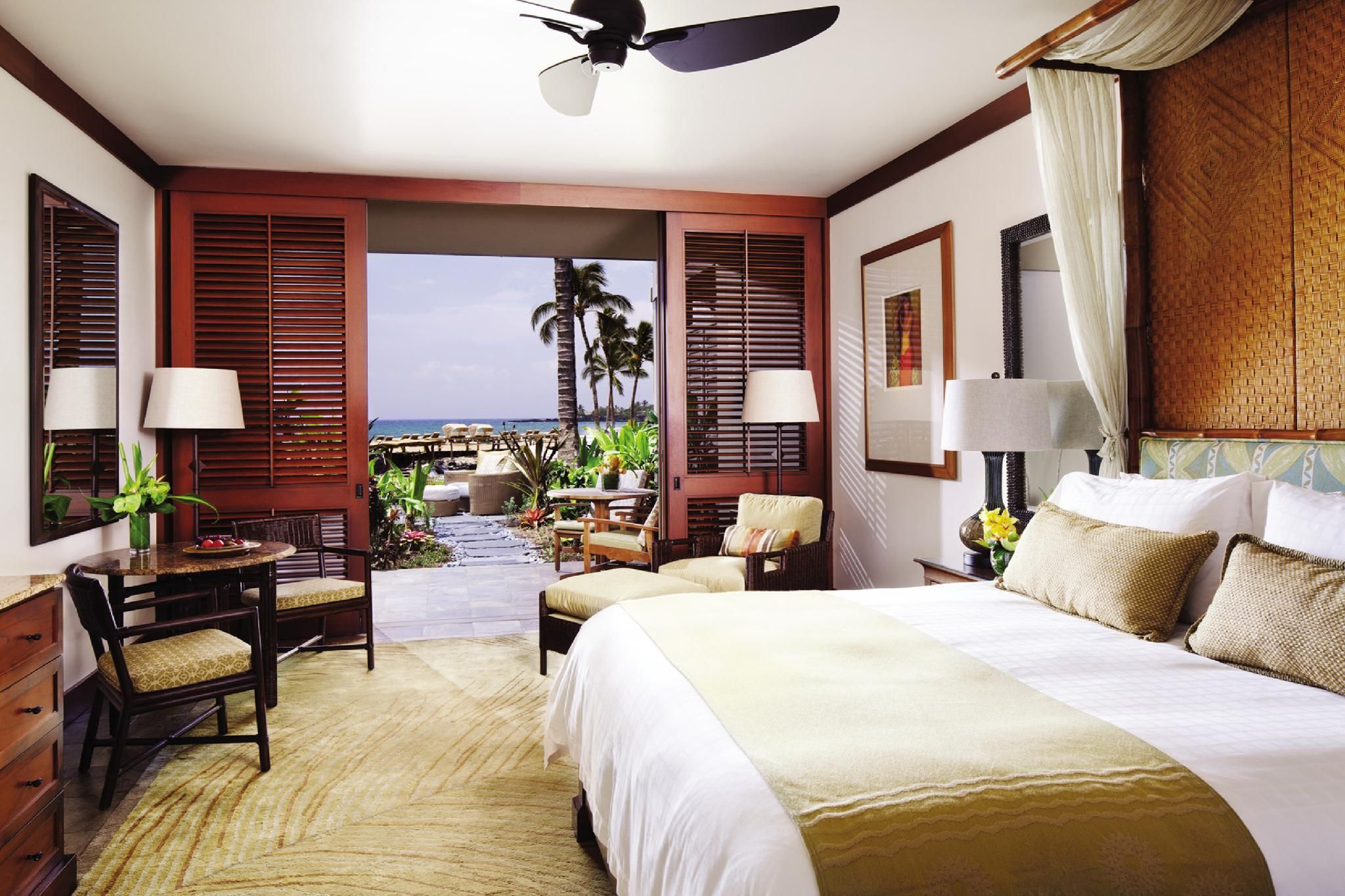 Ocean View Deluxe Room with one king bed