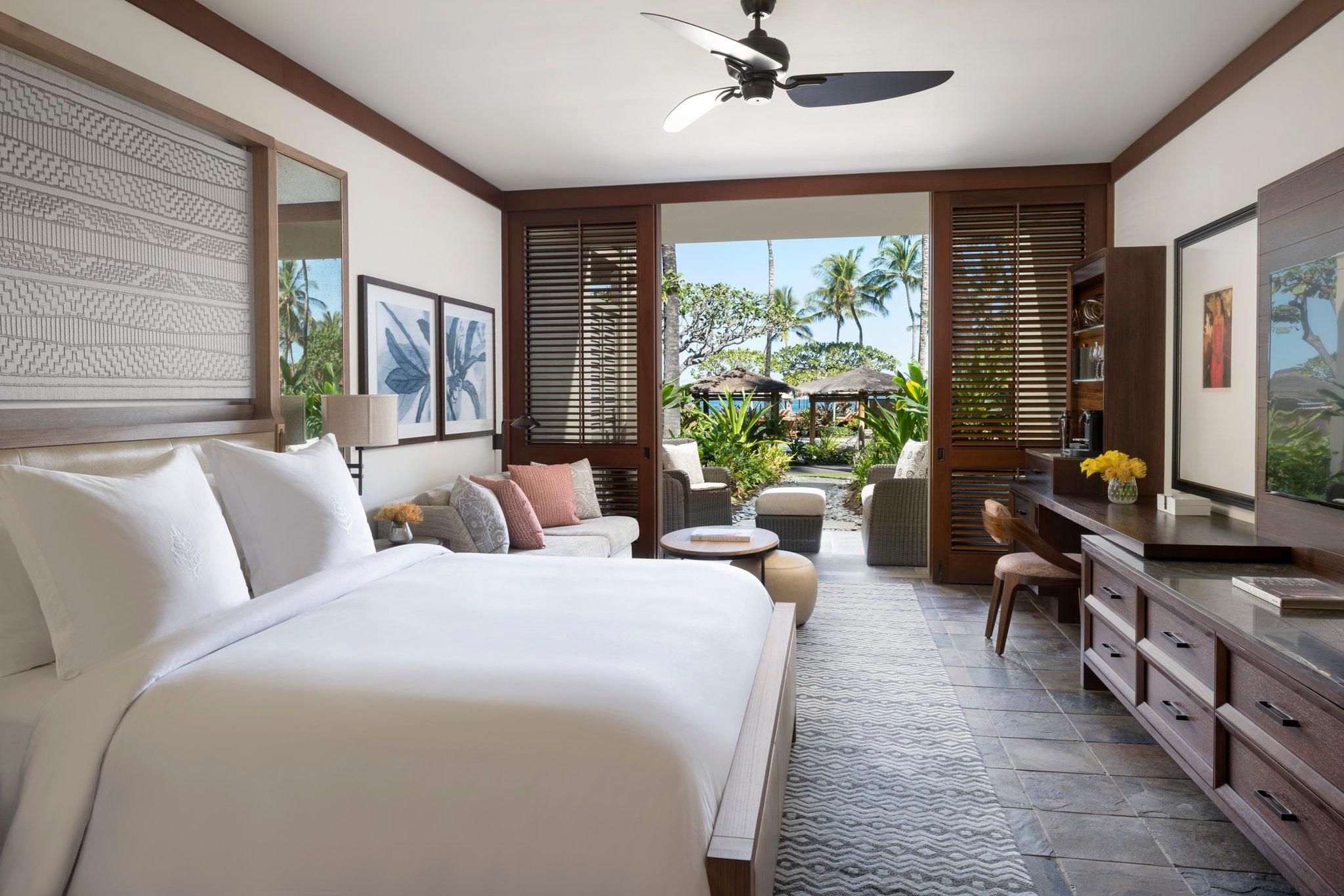Poolside Room with one king bed