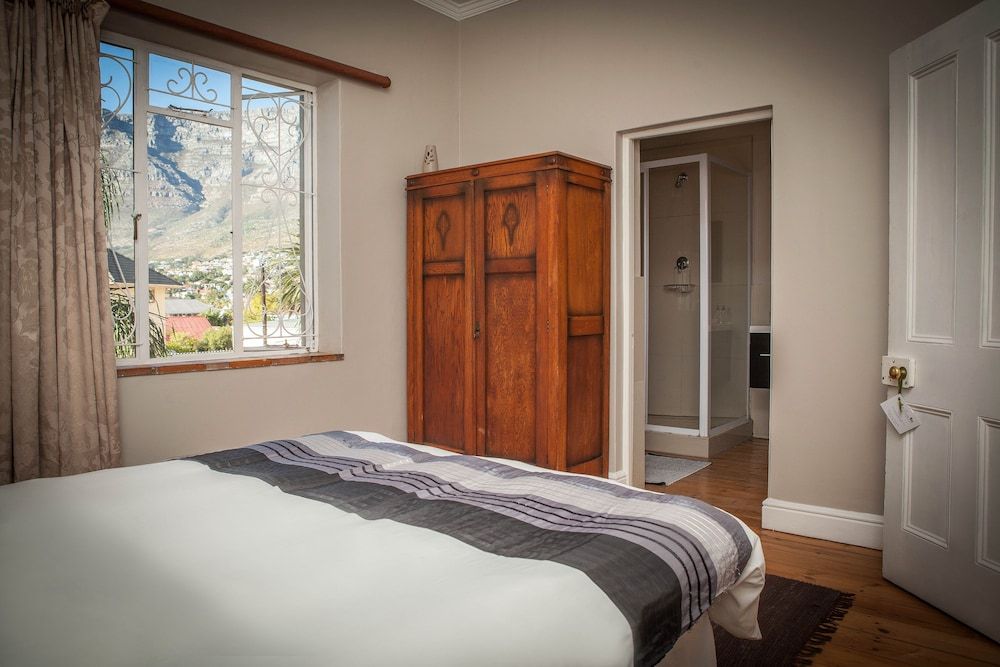 The Lions Guesthouse The Leopard Room