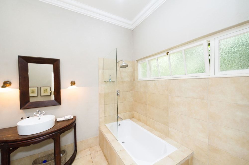 Osborne House - Guest House Luxury Room 9