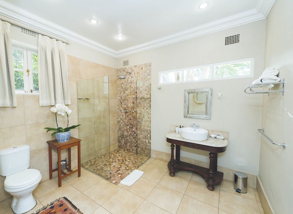 Osborne House - Guest House Luxury Room 8