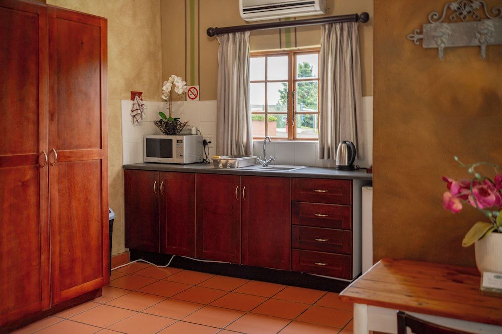 St Ives Lodge Family Cottage (Silo 2) 3