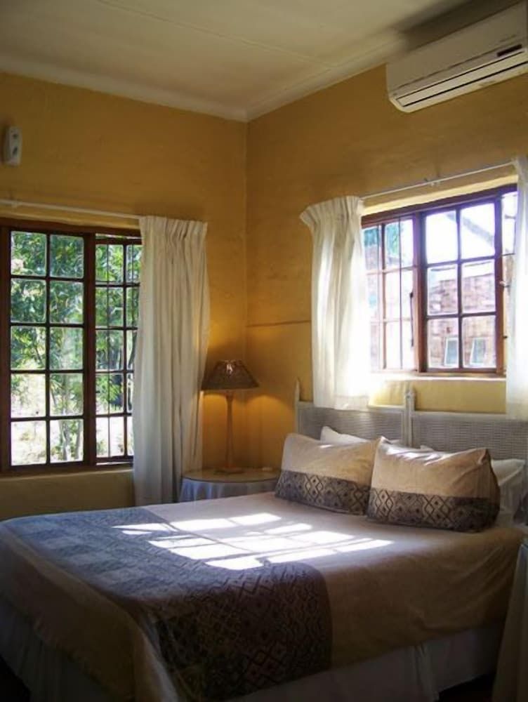 Ascot Inn Standard Queen Room (20)