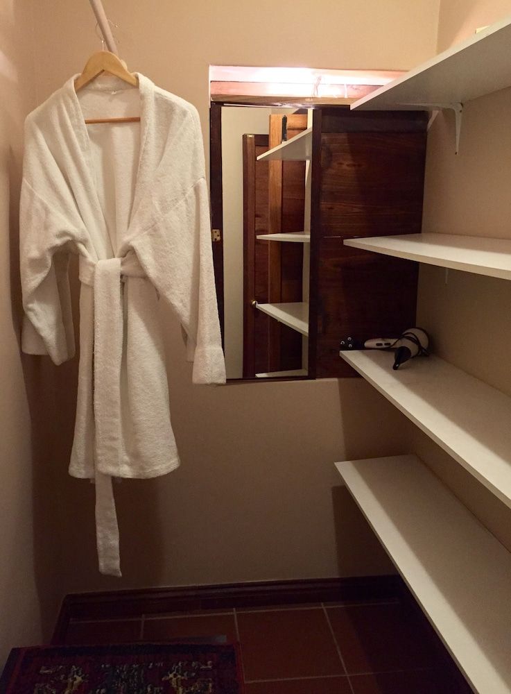 Suite (Merrilyn Oate's)