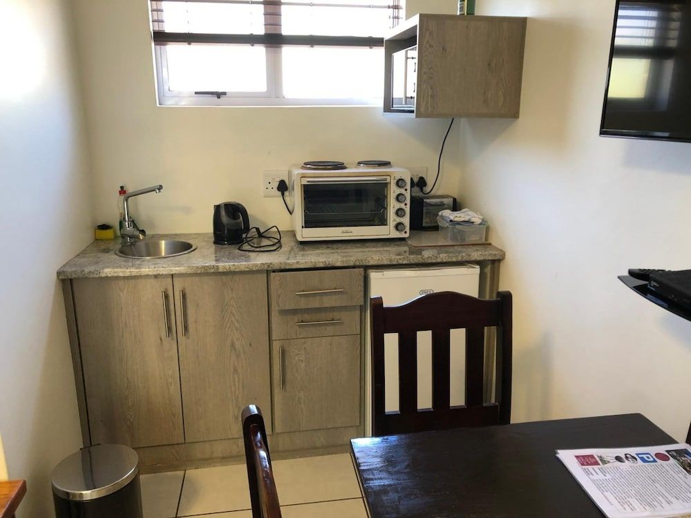 The Solomon Standard Triple Room, 1 Bedroom, Non Smoking, Kitchenette 3