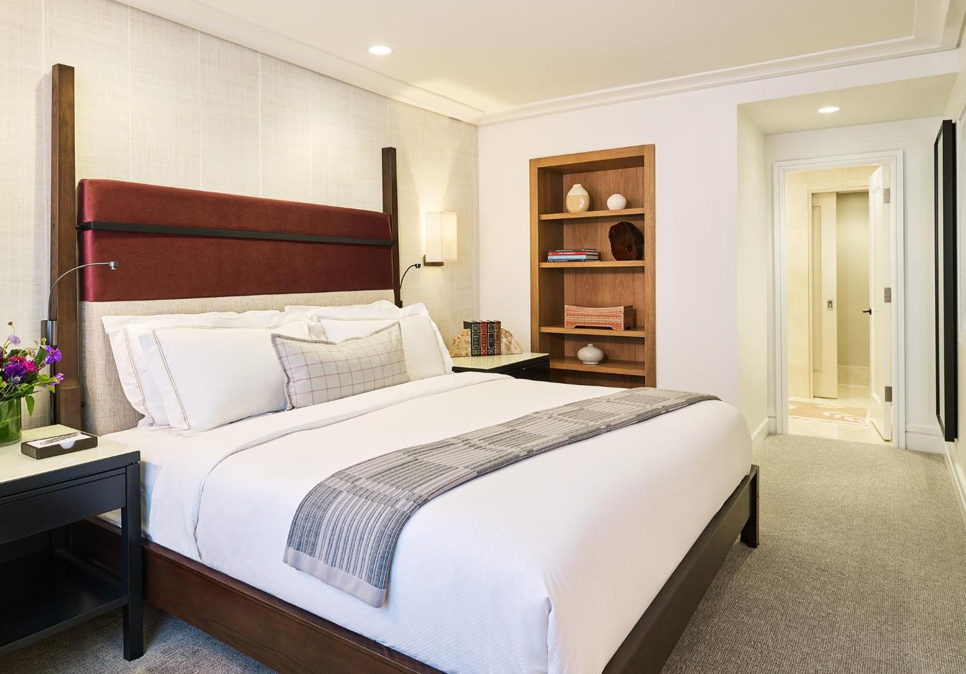 One-Bedroom Suite with Mountain View