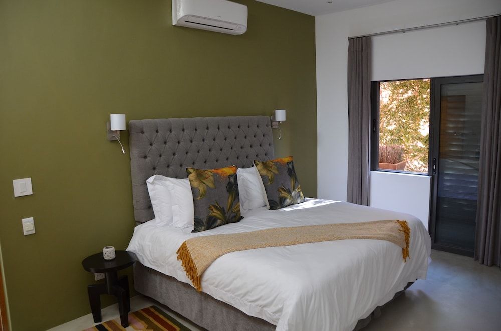 Standard Room, 1 Queen Bed