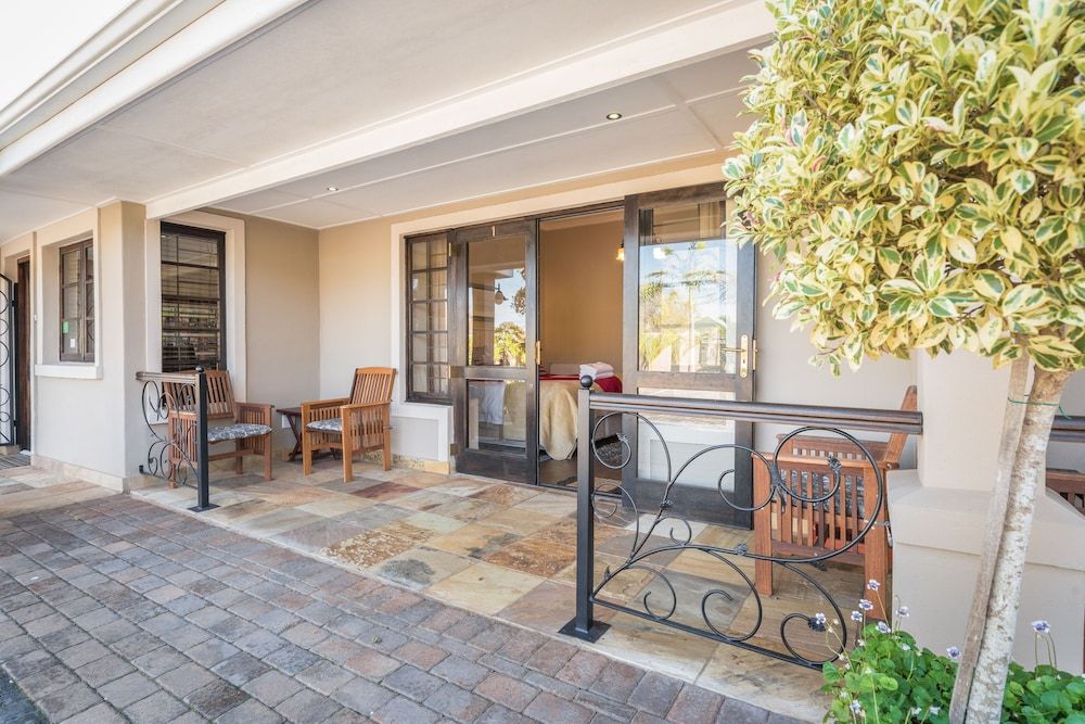 Caledon23 Country House Deluxe Double Room, 1 Bedroom, Private Bathroom, Courtyard Area 4