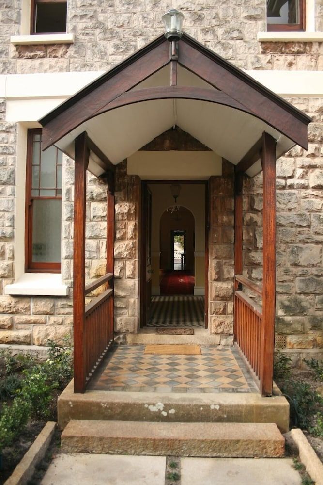 undefined Reading House 6