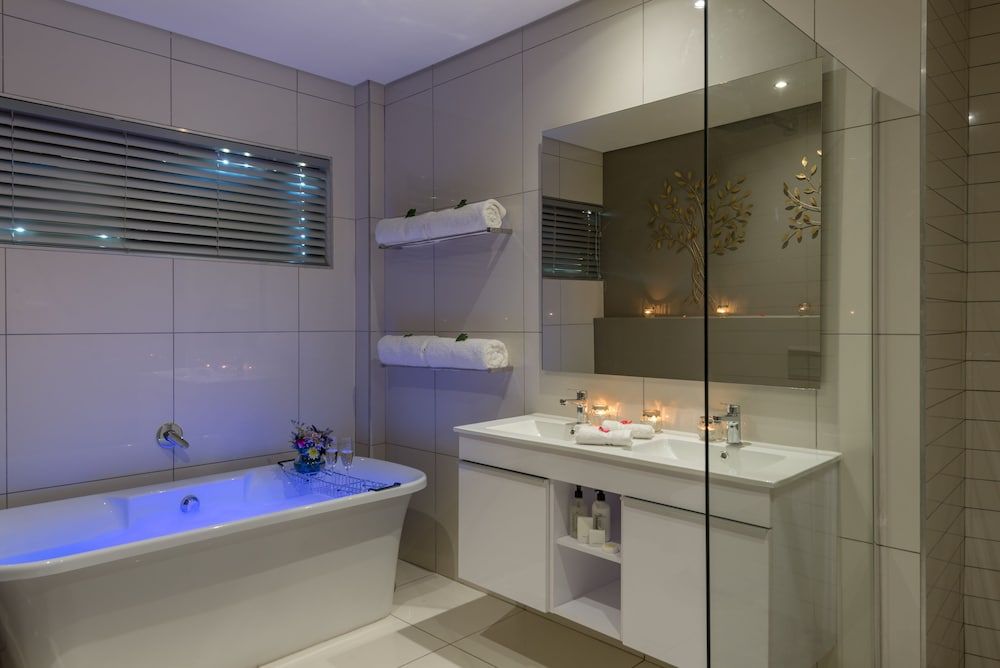 River Place Manor Superior Room, 1 King Bed, Non Smoking, River View 3