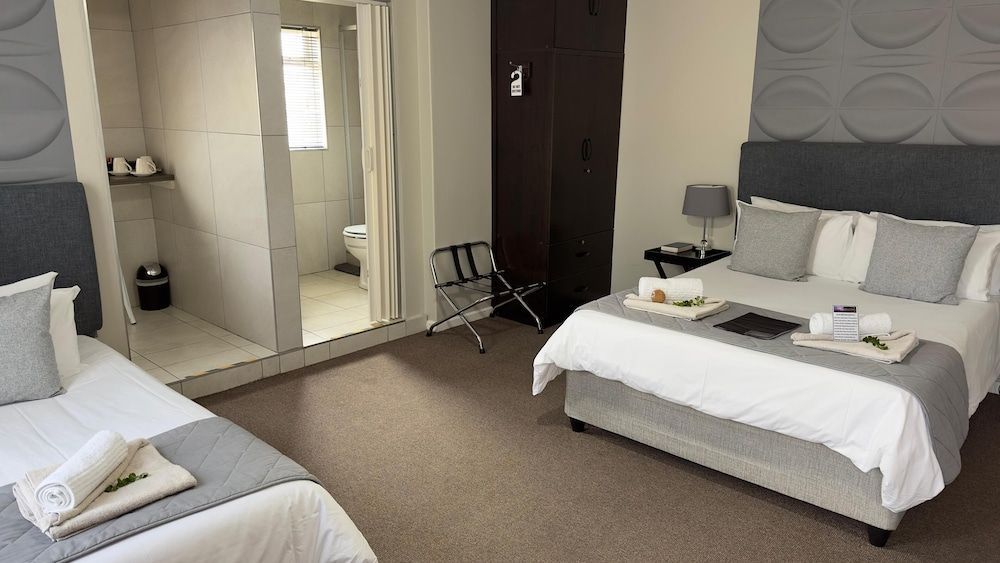 undefined Plattekloof Premium Lodge 10