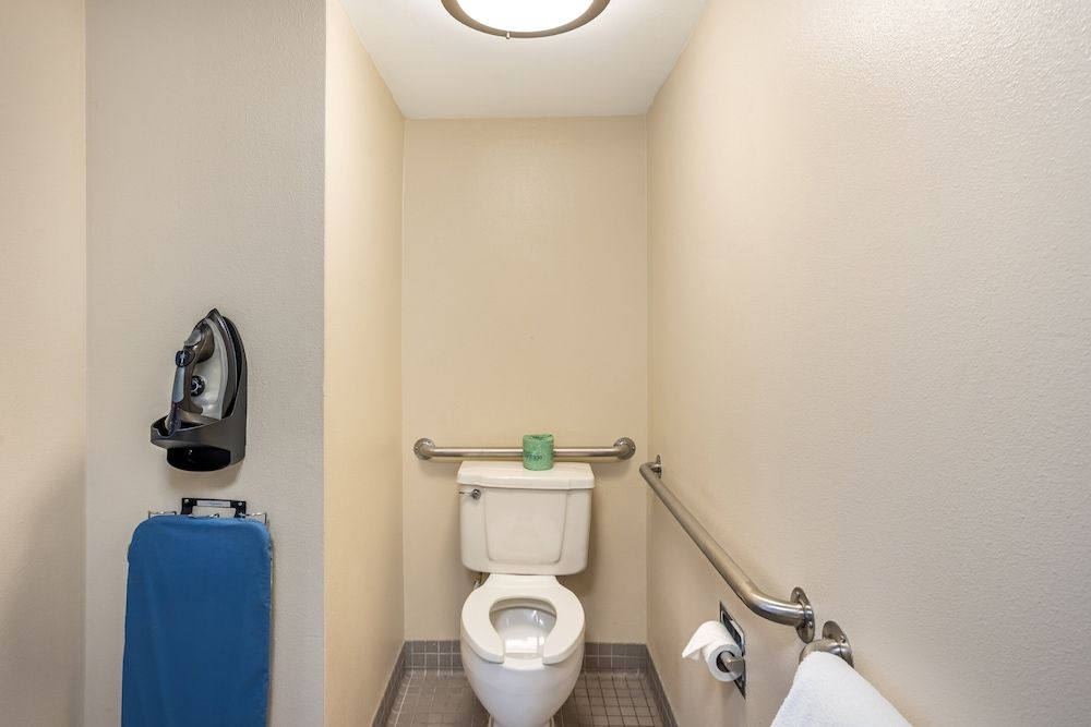 Red Roof Inn Danville, PA Business Room, 1 King Bed, Accessible (Smoke Free) 6