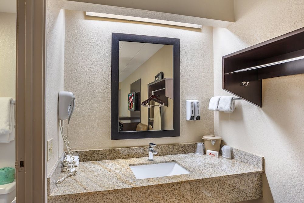 Red Roof Inn Danville, PA Superior Room, 1 King Bed (Smoke Free) 5