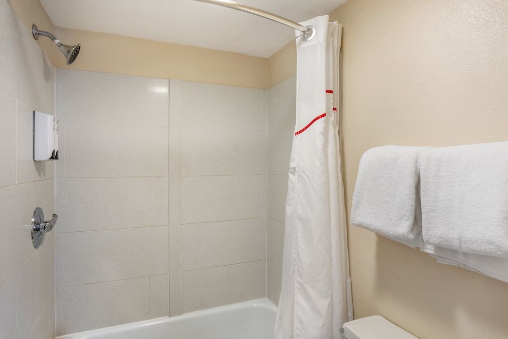 Red Roof Inn Danville, PA Superior Room, 1 King Bed (Smoke Free) 4