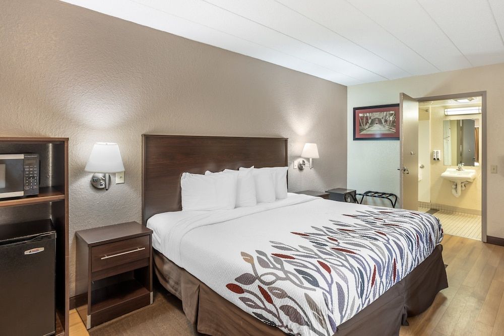 Red Roof Inn Danville, PA Business Room, 1 King Bed, Accessible (Smoke Free)