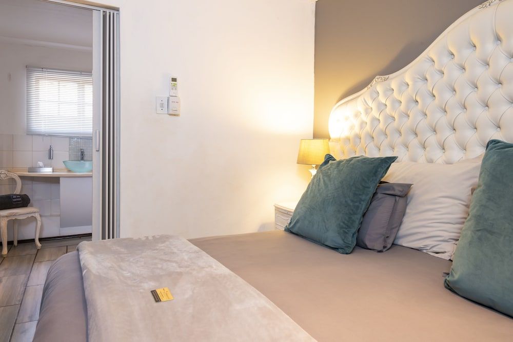 Ama Zulu Guesthouse and Safaris Deluxe Apartment 6