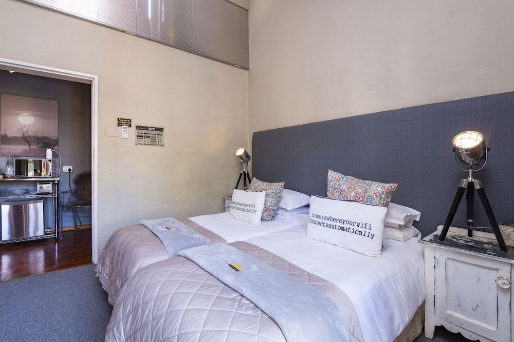 Ama Zulu Guesthouse and Safaris Family Suite 6